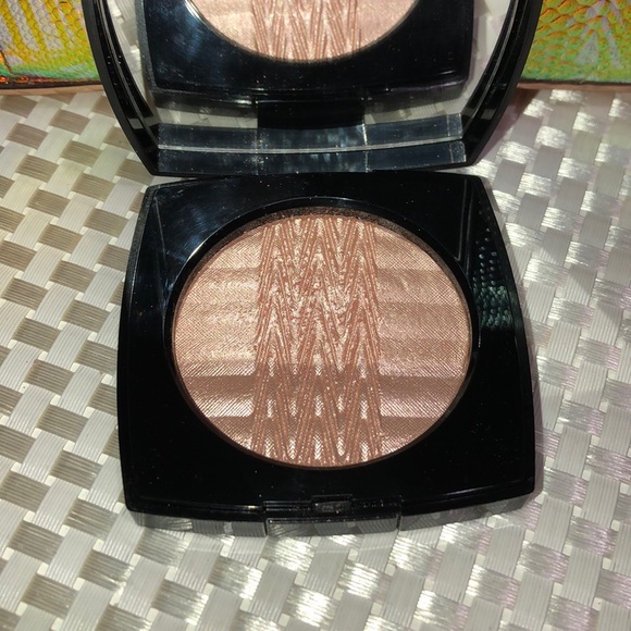 CHANEL Other - Chanel plisse lumiere Chanel illuminating powder